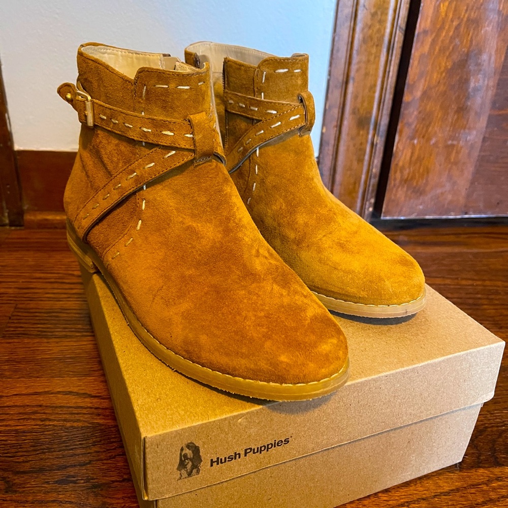 Brand new Camel Suede Hushpuppies Boots In the Box - Size 8.5